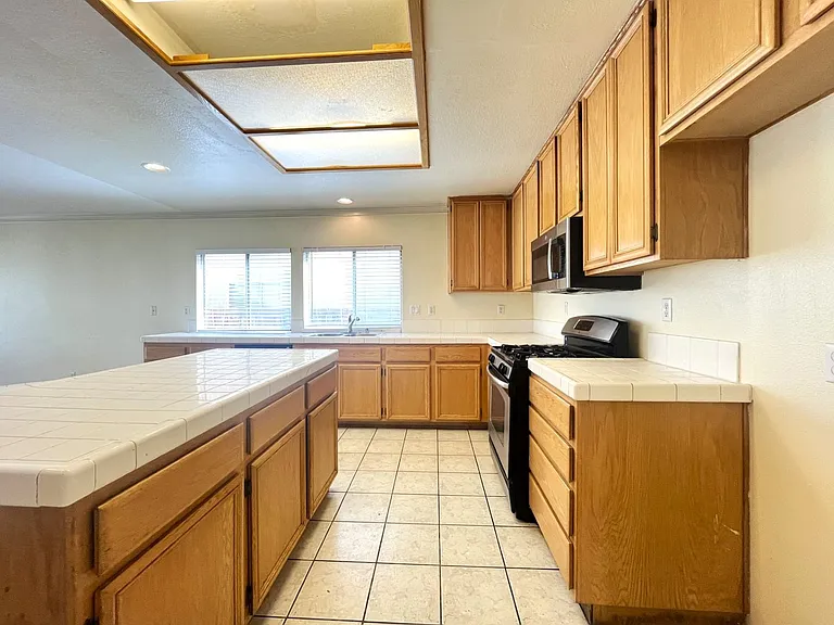 635 Shenandoah Rd — Photo 8