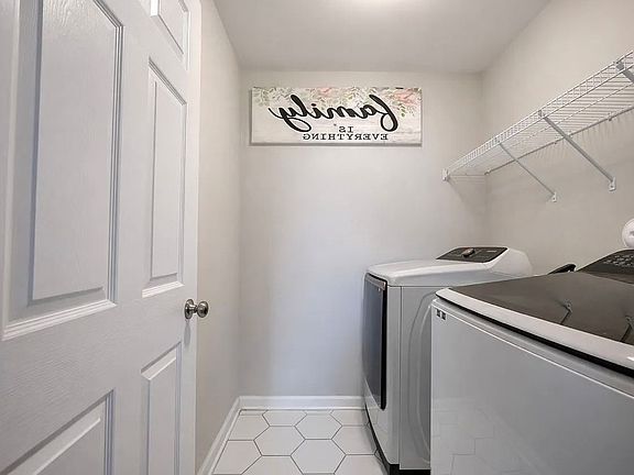 4th image of 211 Benthall Rd #2