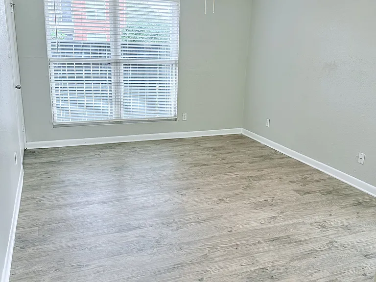 Riverway Apartments — Photo 6