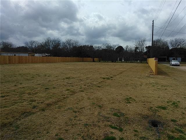 2nd image of 109 N Mustang Ave