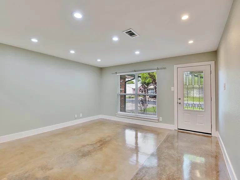 2303 Southern Oaks Dr — Photo 15