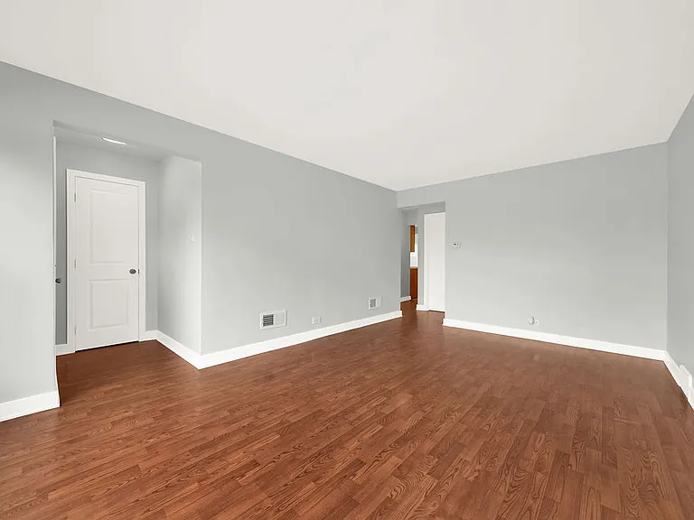 6354 S Austin Ave — Photo 4