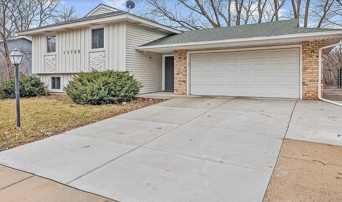 13785 Fairlawn Ave — Photo 1