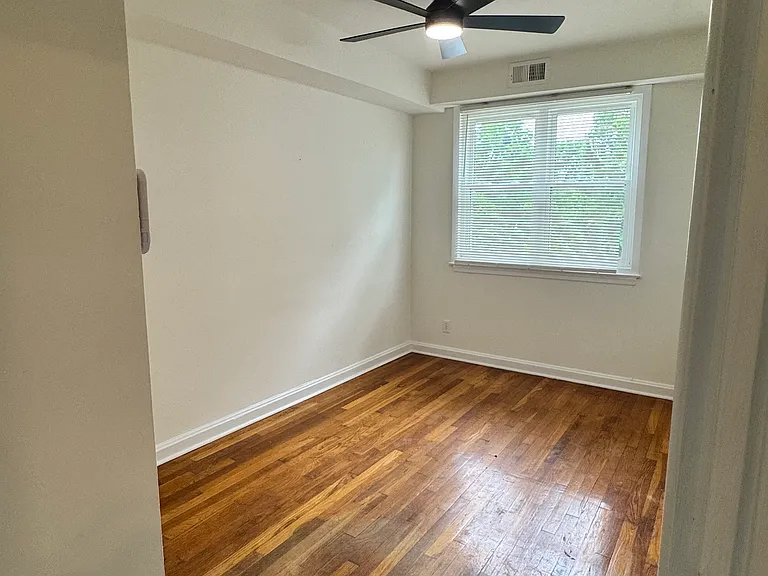 1548 Aldeney Ave — Photo 9