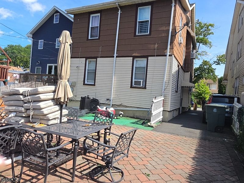 1st image of 217 Ward Pl