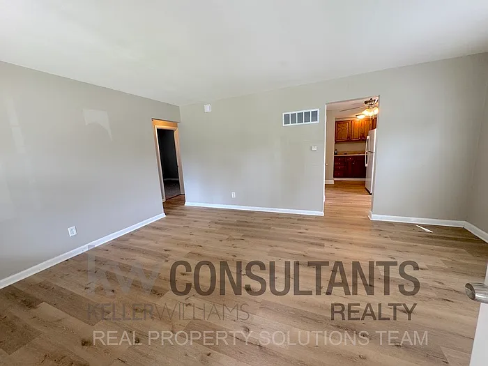 3 bed, 1.0 bath, 1179 sqft, $1,650 — Photo 4