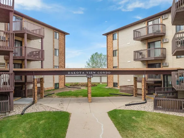 924 28th Ave SW Unit 401A, Minot, ND 58701