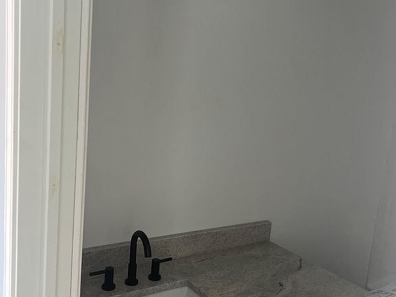4th image of 339 Woonasquatucket Ave #1