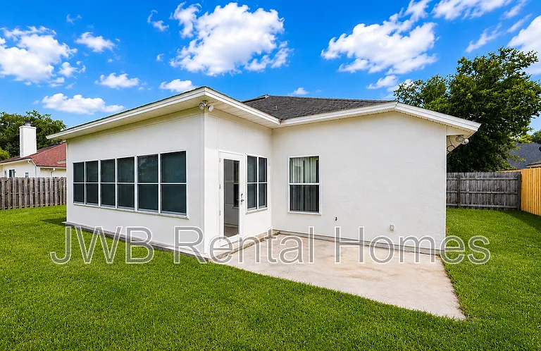 10238 Emma Lakes Dr — Photo 17
