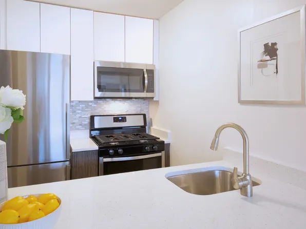 150 East 34th Street image 3 of 30