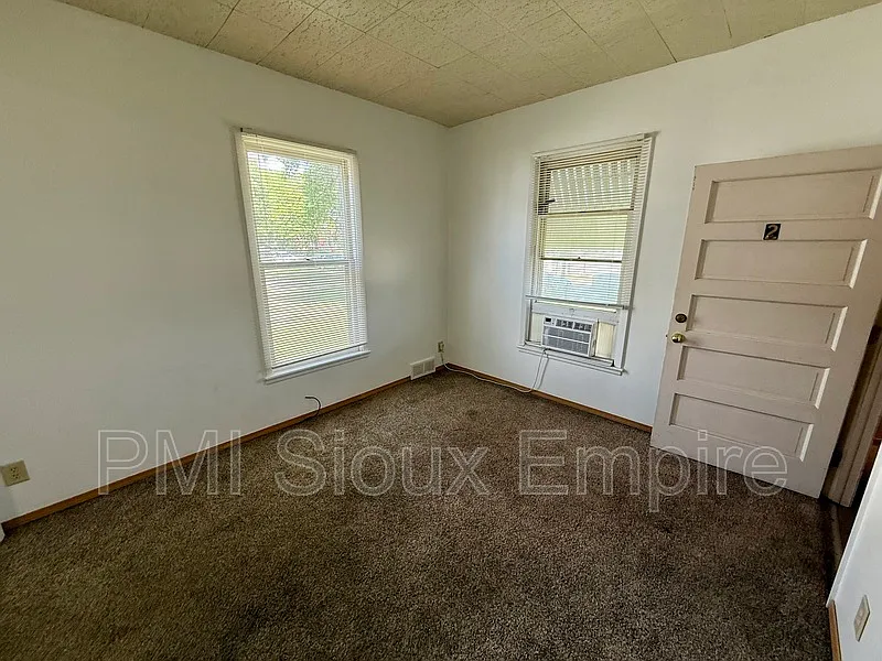 1 bed, 1.0 bath, 725 sqft, $695 — Photo 2