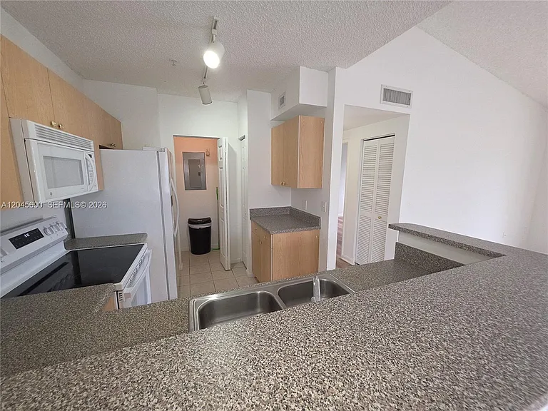 8070 N Nob Hill Rd #208 — Photo 6