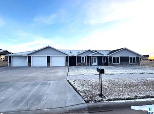 103 E Opal Ln, Hartford, SD 57033