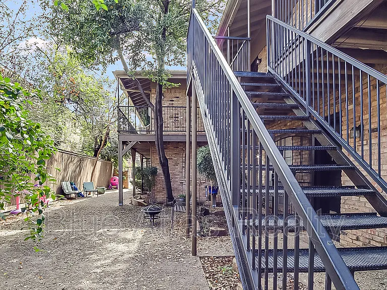 3903 Hawthorne Ave #201 — Photo 10