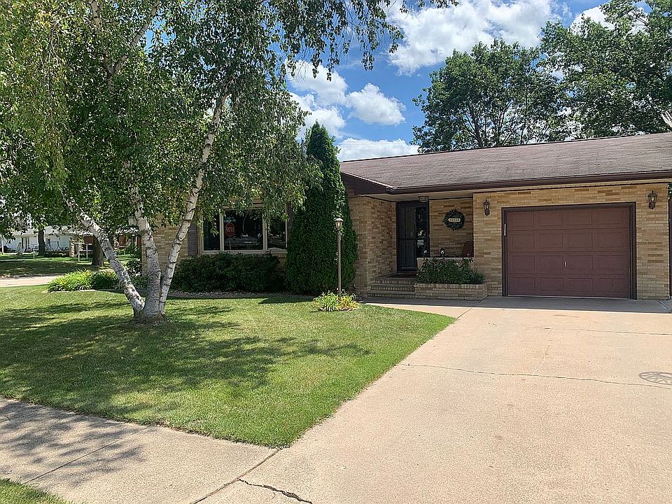 525 9th Ave SE, Dyersville, IA 52040 Zillow