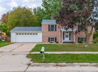 1130 W 19th Ave, Oshkosh, WI 54902