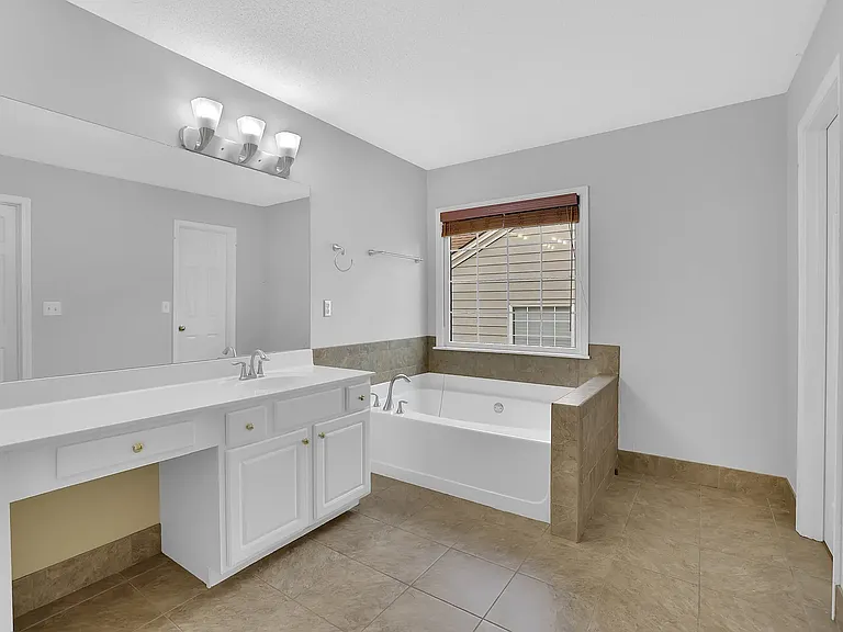 440 Chippenham Ct — Photo 23