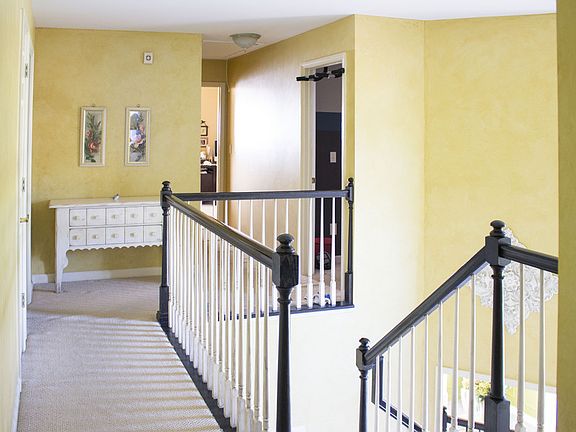 Foyer
						:
						Open foyer