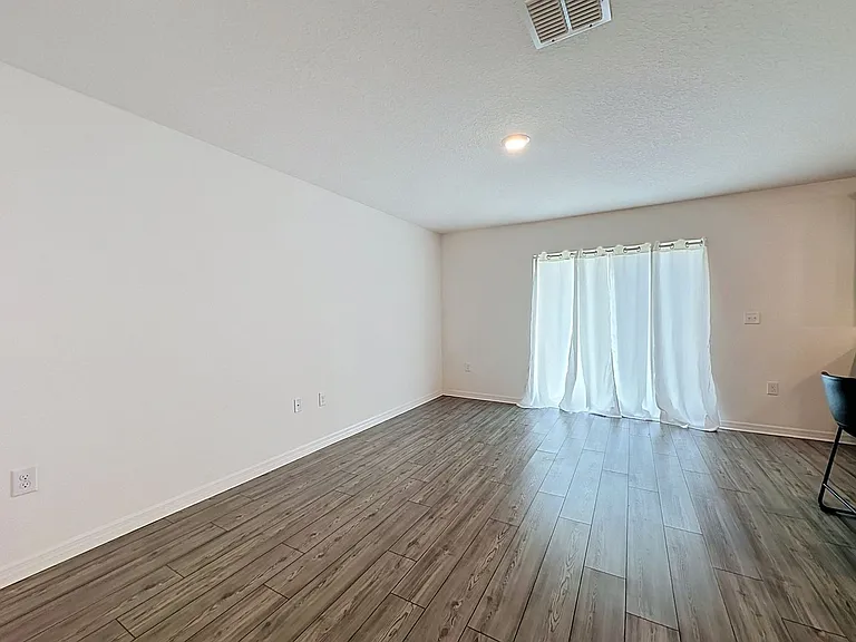 1407 Hillsborough Way — Photo 9