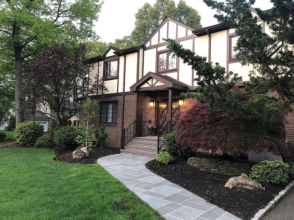 1st image of 2 Evergreen Ct