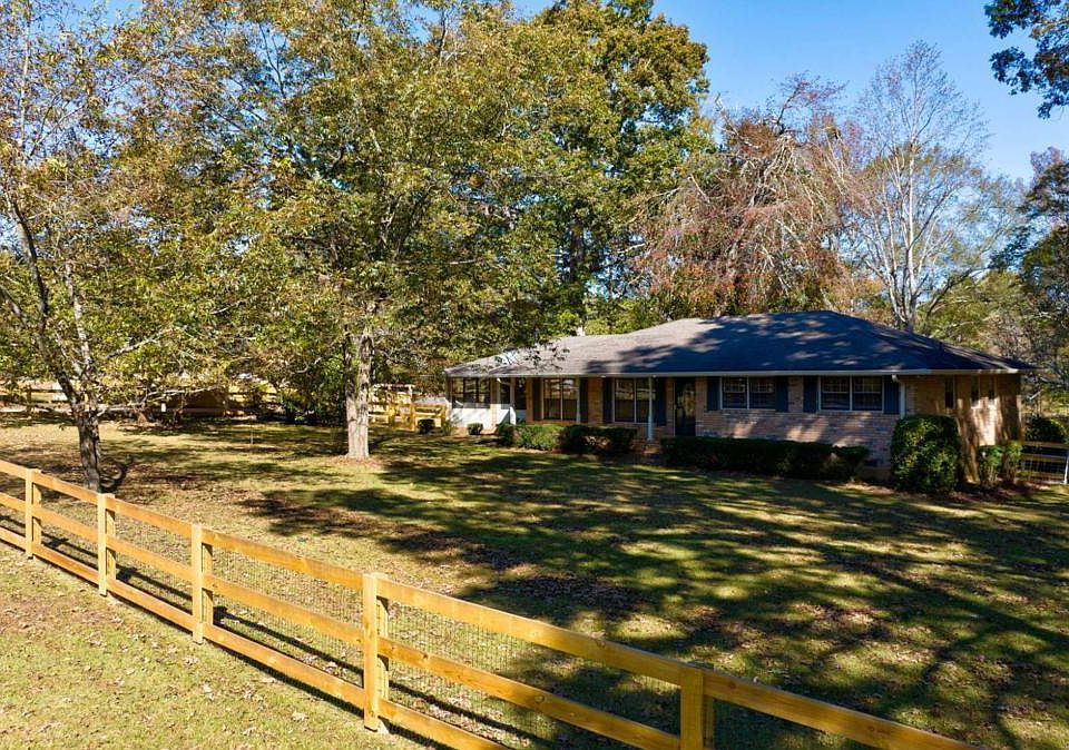 1st image of 8100 Hog Mountain Rd