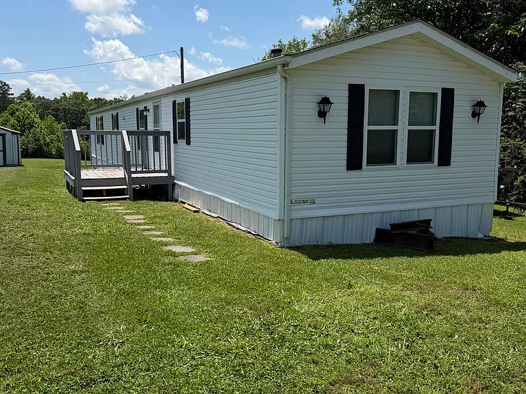 2858 Buttermilk Rd W — Photo 1