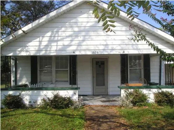 1605 Robertson Blvd, Sheffield, AL 35660