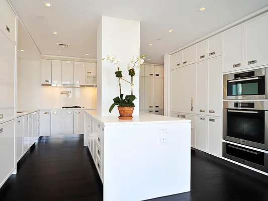 Sold by Sotheby's International Realty | media 31