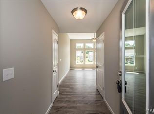 960 Brookfield Chase Ct, Florissant, MO 63031