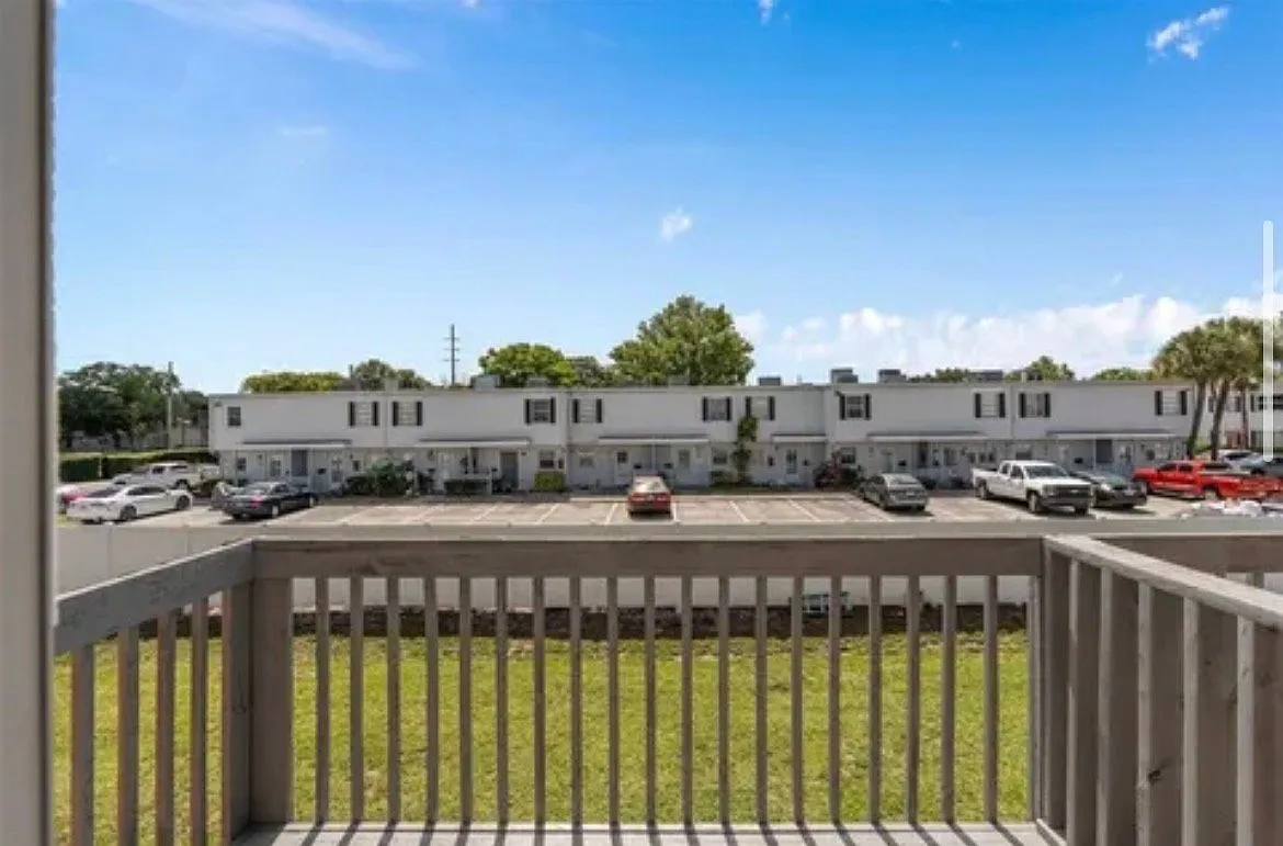 Partially Furnished 1/1 Condo Close to UCF and MCO — Photo 4