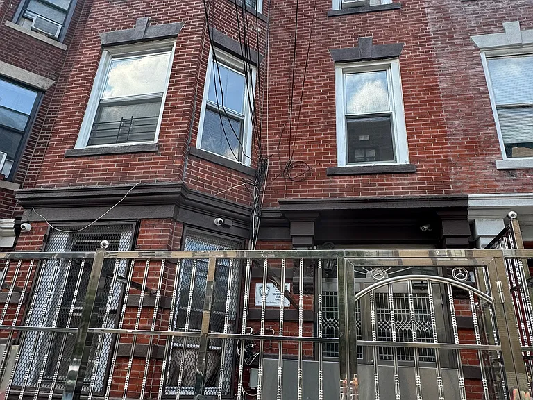 1029 College Ave #2 — Photo 1