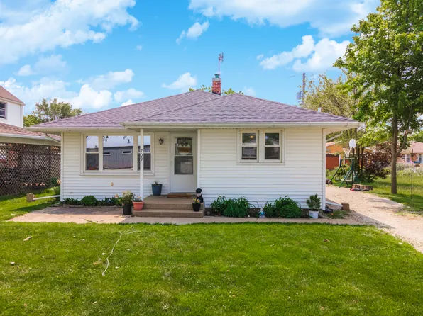209 E 2nd St, Gridley, IL 61744