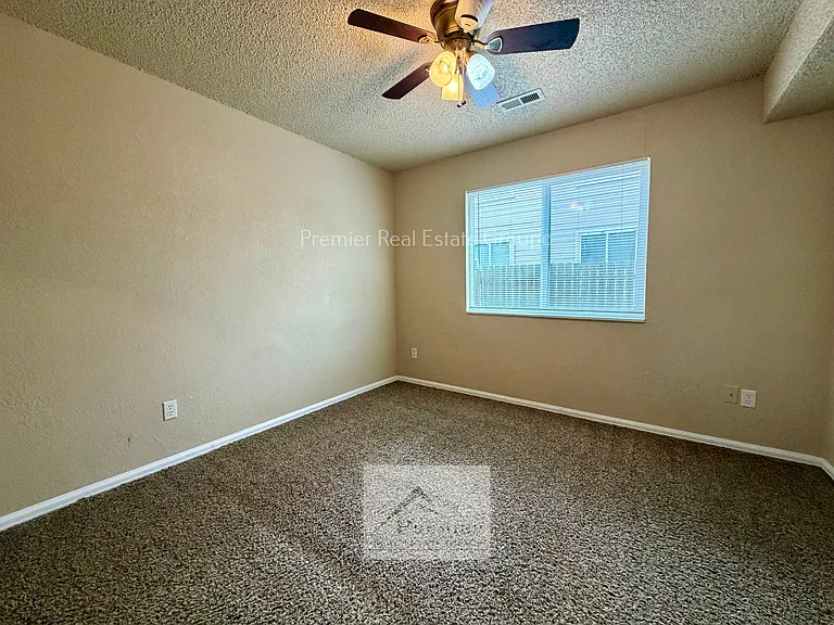 1160 Mazatlan Cir #C — Photo 5