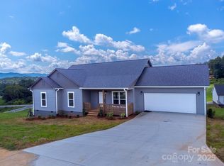 381 Scenic Ridge Cir, Franklin, NC 28734