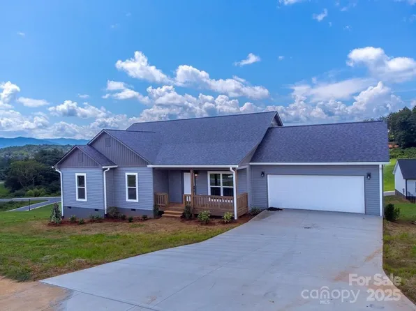 381 Scenic Ridge Cir, Franklin, NC 28734