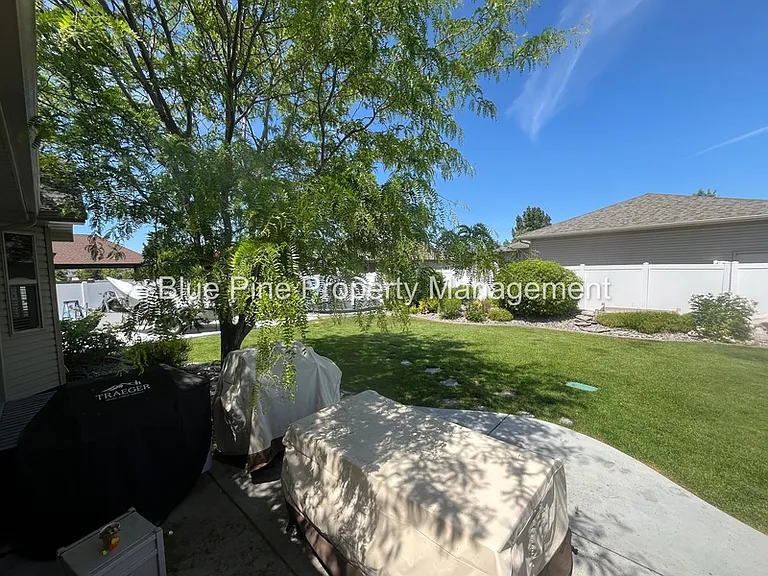 340 Chateau Dr #1 — Photo 31