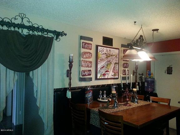 4th image of 213 E Jacaranda St