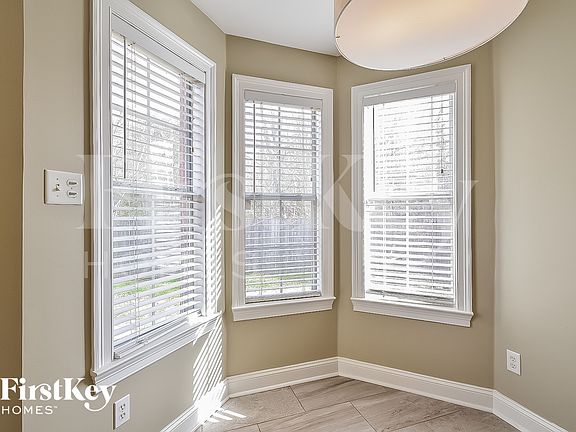 4th image of 8682 Valmont Cir