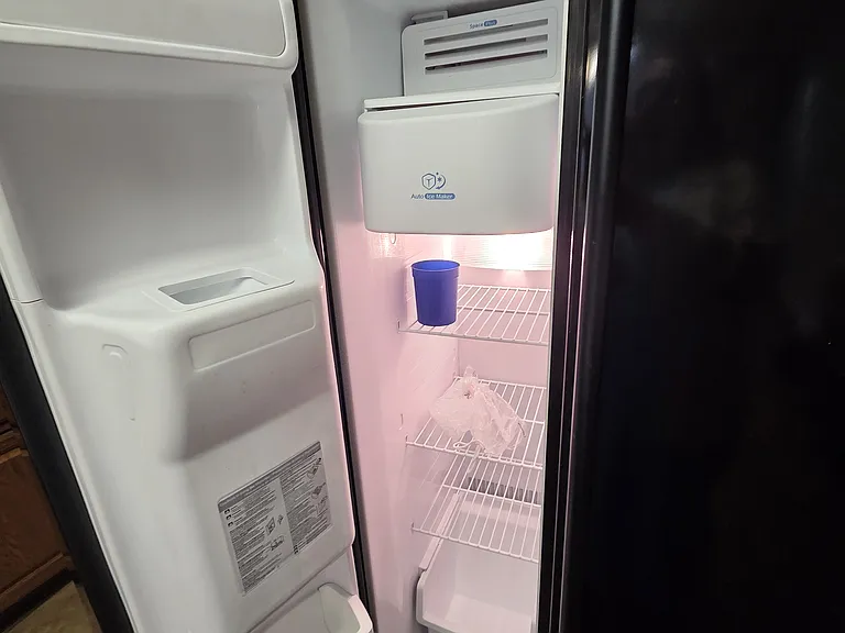 Side by side refrigerator