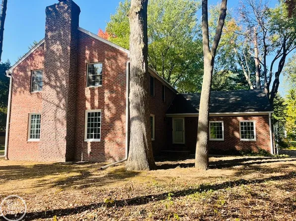3611 Old Farm Ln, Fort Gratiot, MI 48059