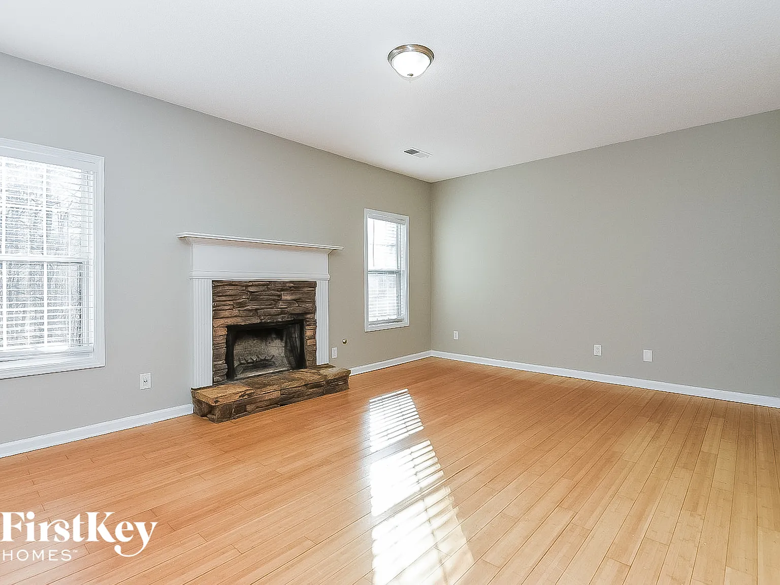4 bed, 3.0 bath, 2376 sqft, $2,850 — Photo 2