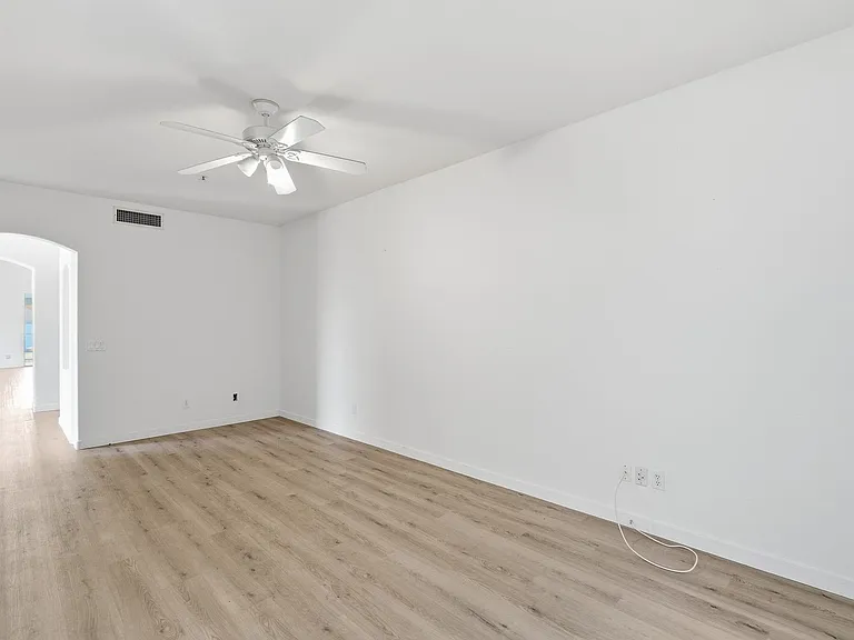 10860 N 118th Way — Photo 17