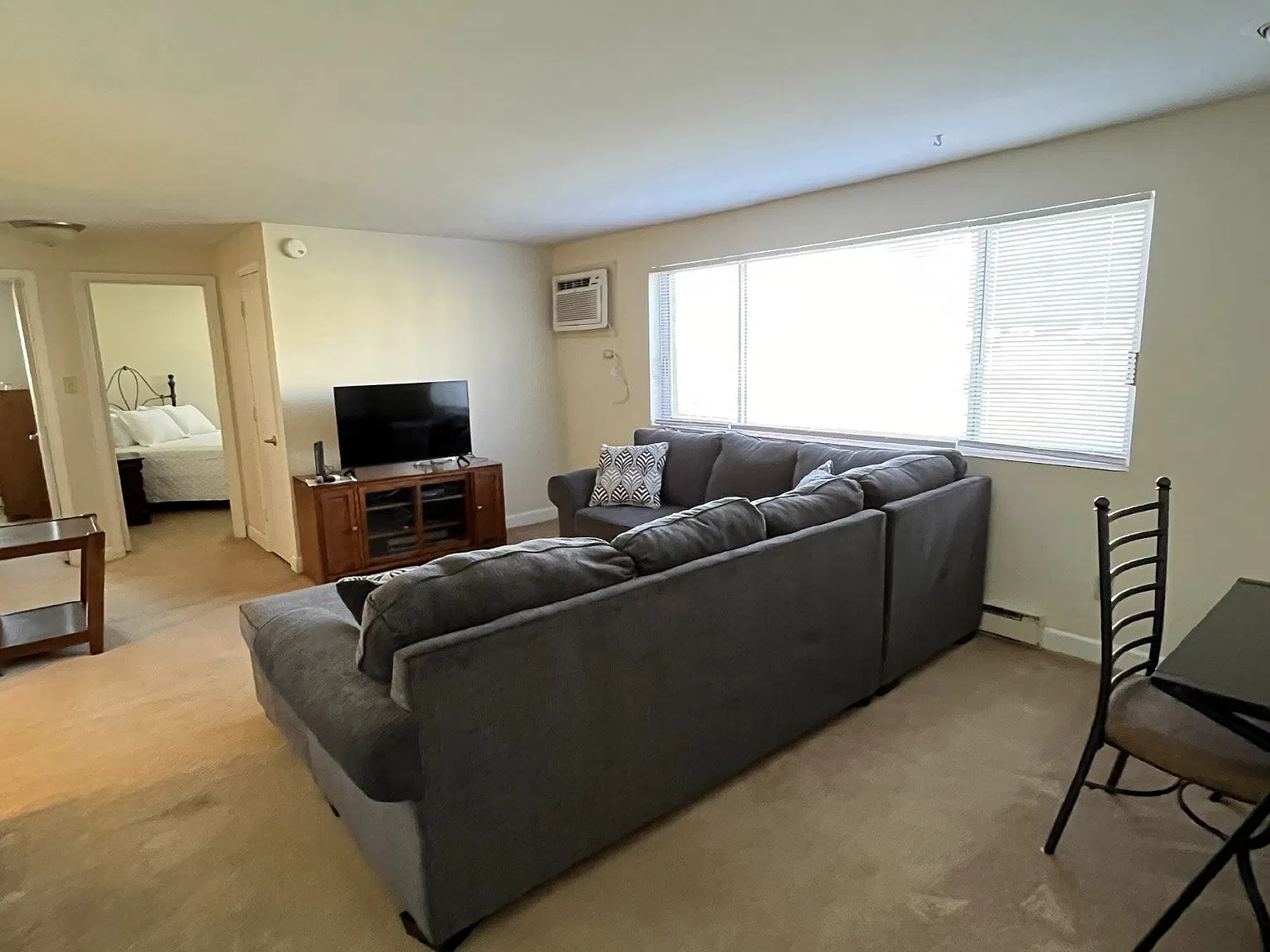 2 bed, 1.0 bath, $1,600 — Photo 2