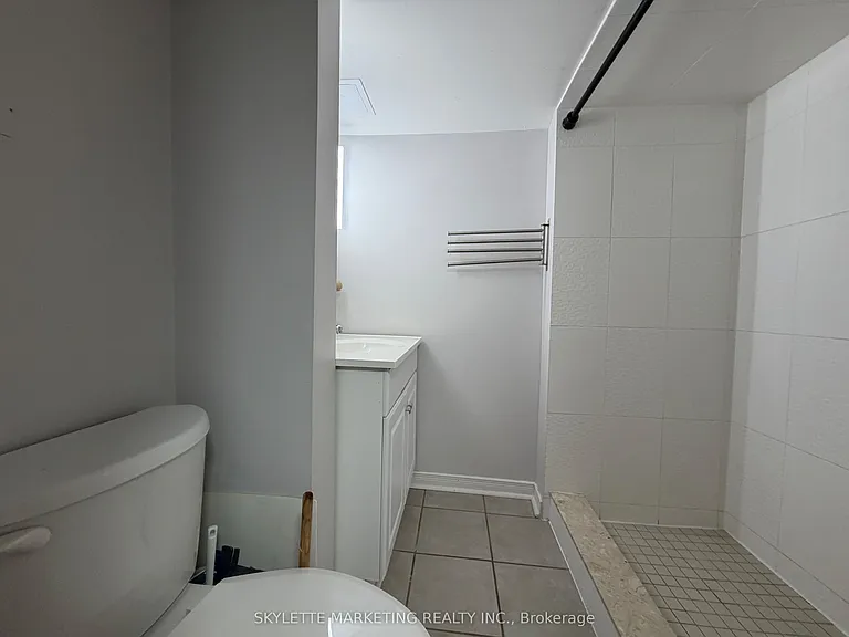 229 Zelda Cres #LOWER — Photo 17