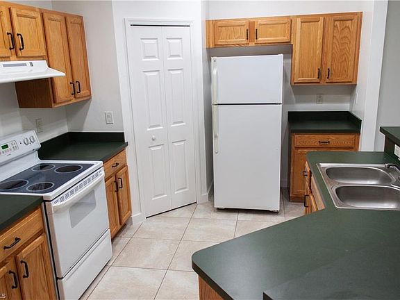 5th image of 609 SE 5th St #611