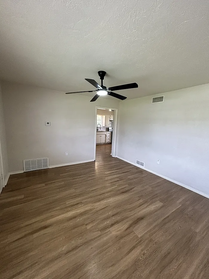 4 bed, 1.0 bath, 1316 sqft, $1,450 — Photo 3