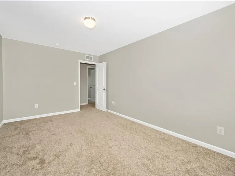 42 Eakins Ln — Photo 16