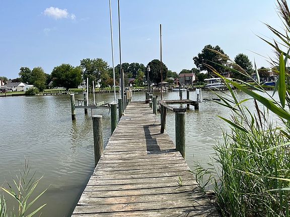 5th image of 510 BROAD Creek Dr