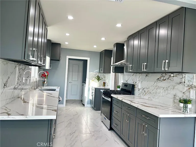 16014 Horace St #16014 — Photo 7