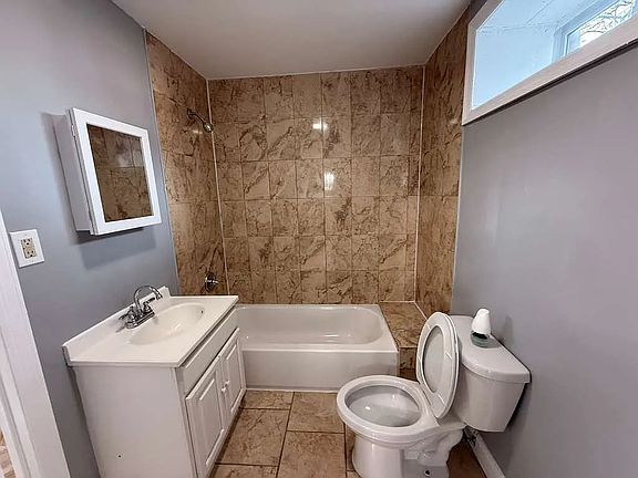 3rd image of 82 Schuyler Ave #G1